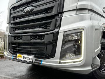 Fahrzeugabbildung Ford F-Max BlackLine Hydraulik Retarder LED Navi ACC