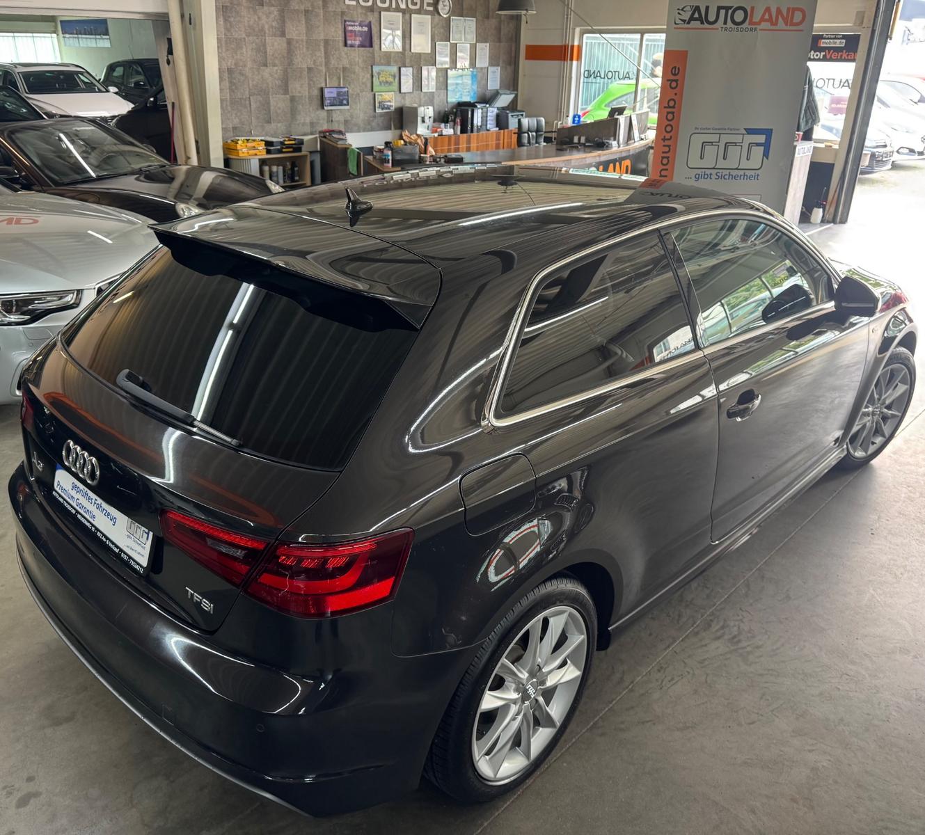Audi A3*S-LINE*XENON*NAVI*SHZG*TEMPO*KEYLESS*PDC*