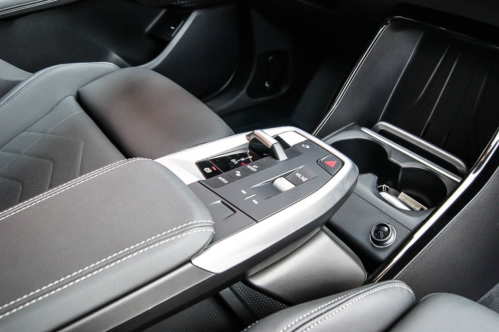Fahrzeugabbildung BMW 223 Active Tourer i xDrive LEDER HEAD-UP WINTER
