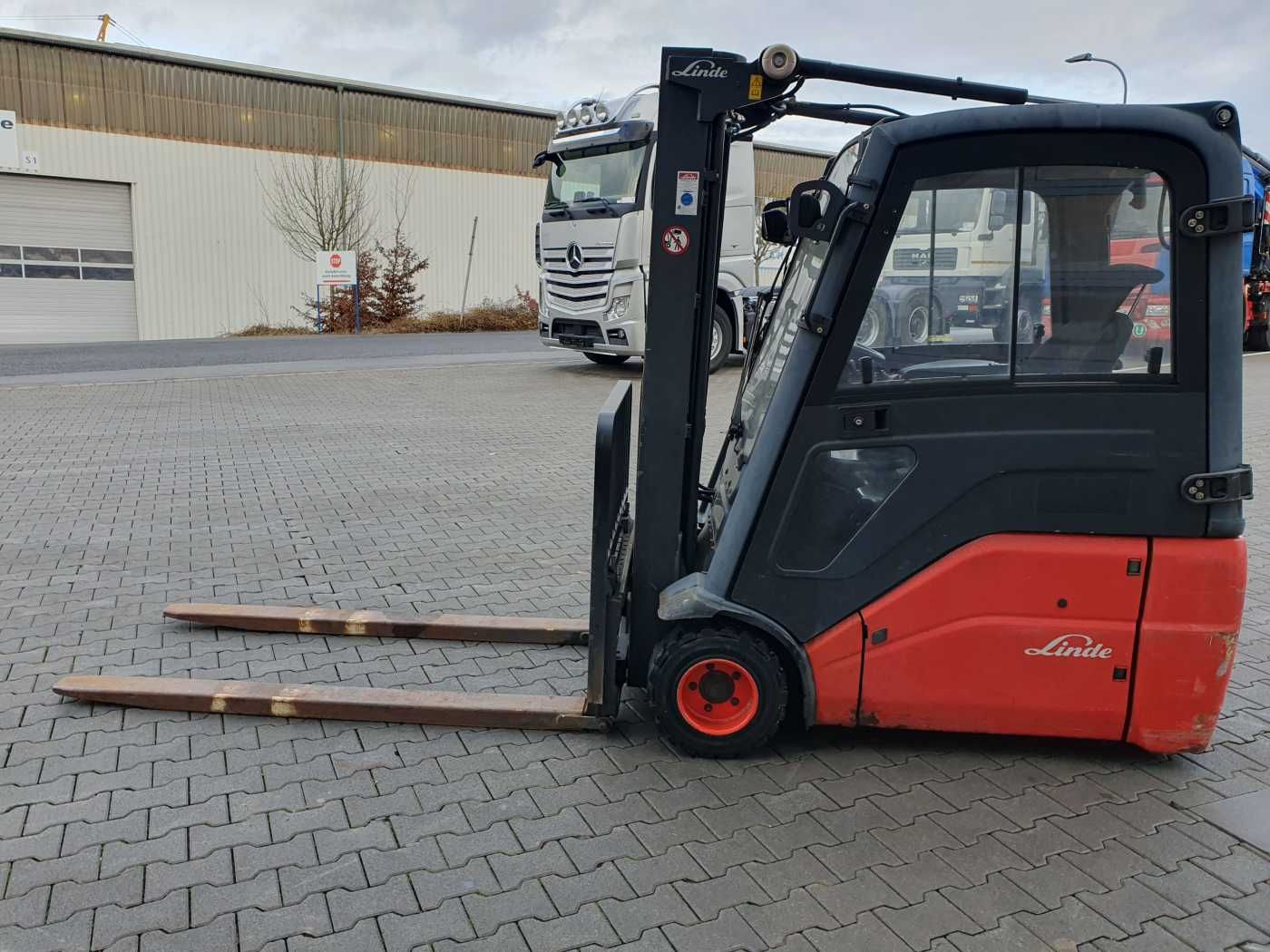 Fahrzeugabbildung Linde E18 - 01 / Triplex: 4.50m! / SS / nur 5.672h!