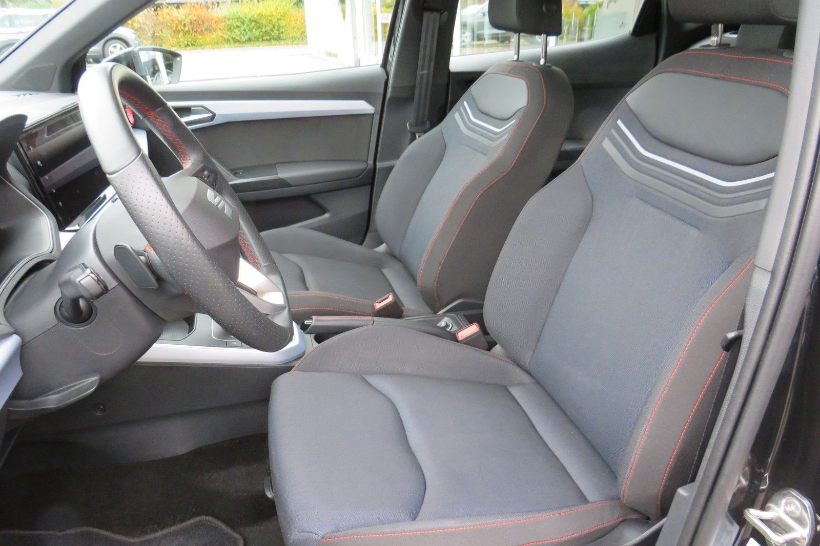 Fahrzeugabbildung SEAT Arona FR DSG NAVI SITZH. KAMERA ACC ASSISTENT-PA