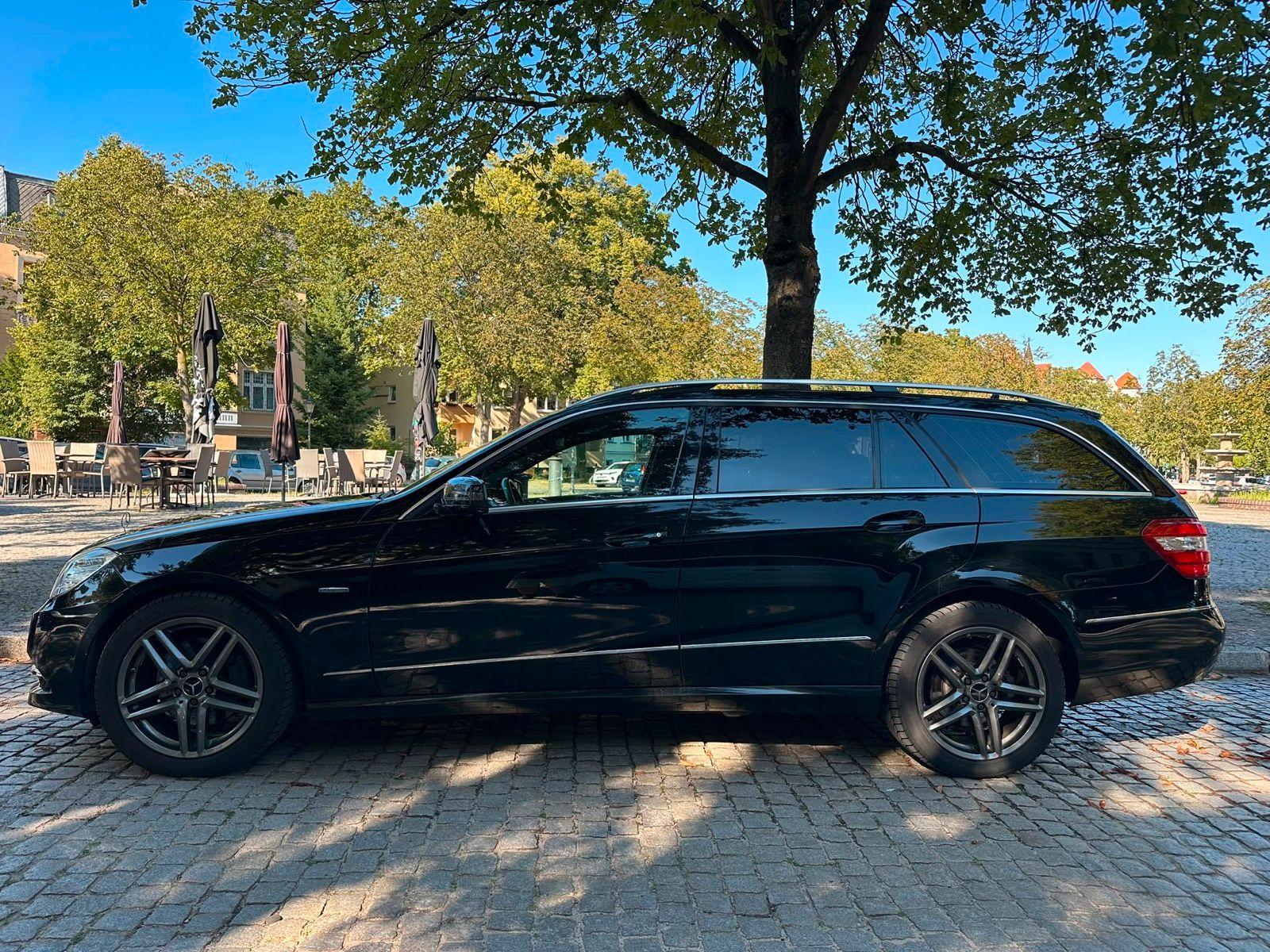 Mercedes-Benz E300 2012 — rear view