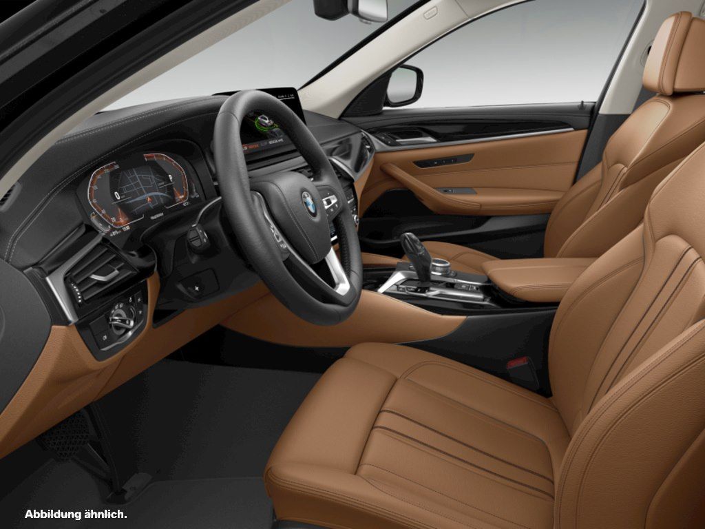 BMW 530d xDrive Touring Luxury Line PANO RFK NAVI LE foto 3