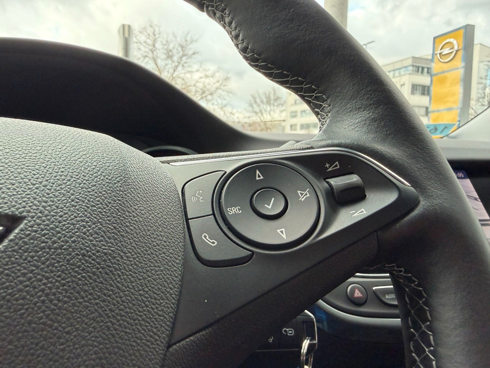 Fahrzeugabbildung Opel Crossland Elegance 110PS NAVI/Kamera/LED!