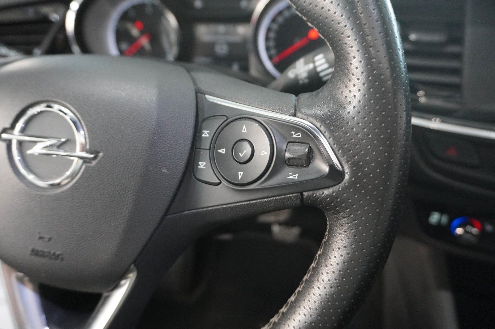 Fahrzeugabbildung Opel Insignia B GS 2.0D INNOV. NAVI/KAMERA/PANO./AHK