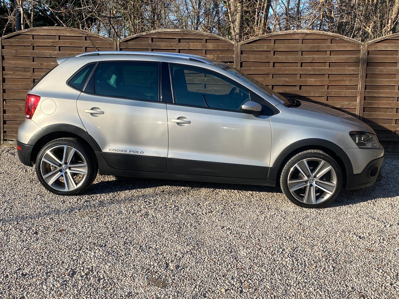 Volkswagen Polo 1.2 TSI CrossPolo Parkhilfe Tempomat SHZ