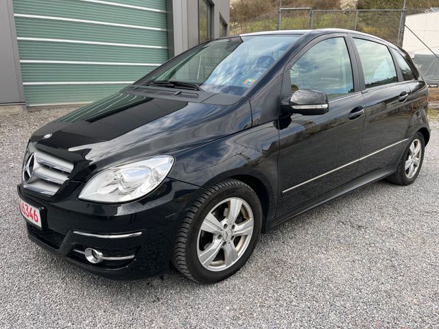 Mercedes-Benz B 200 CDI / Automatik / Leder / Pano / SHZ