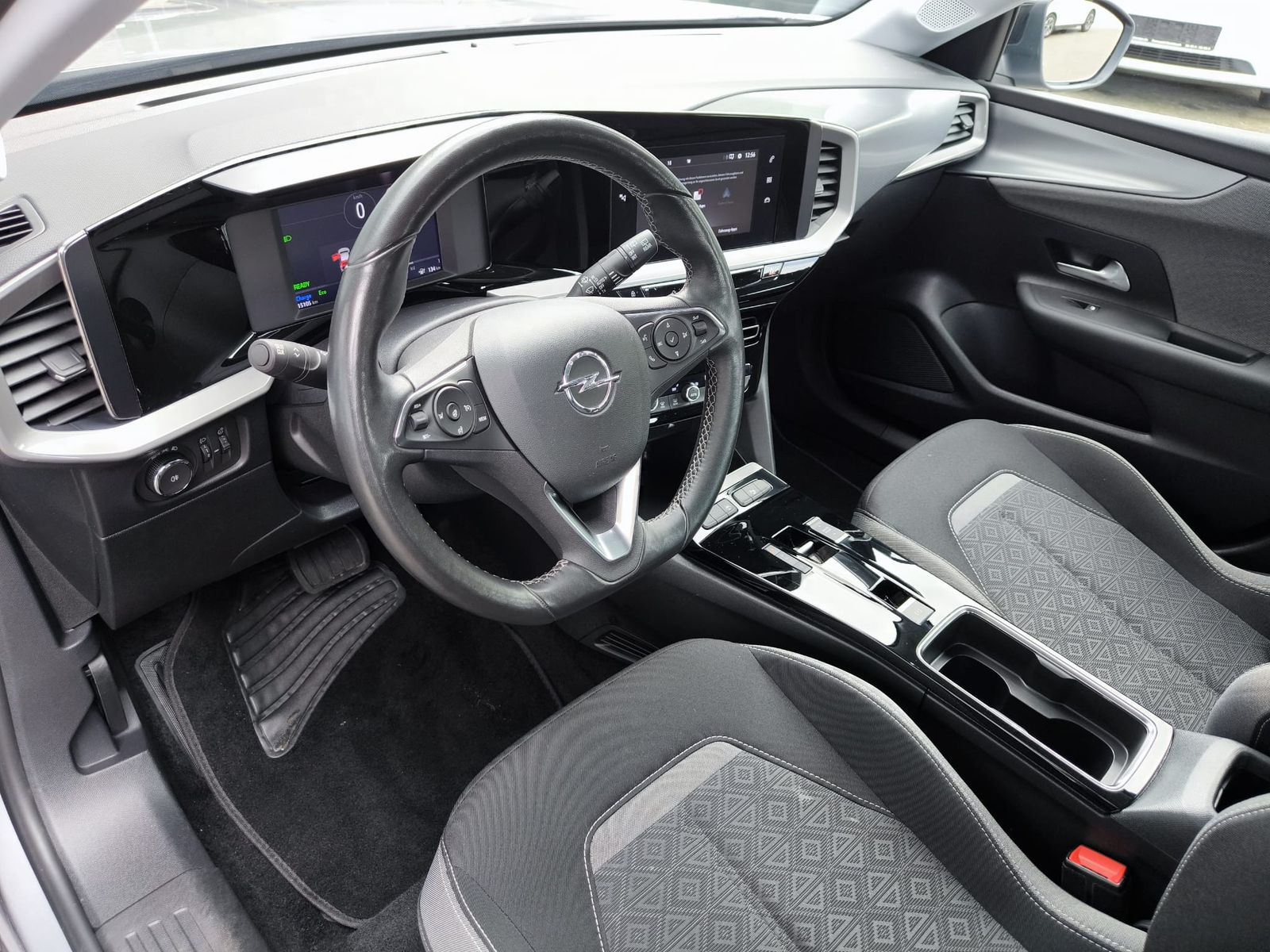 Fahrzeugabbildung Opel Mokka-e e Edition LED+NAVI+SHZ+KAM+TEMP+CARPL+WP
