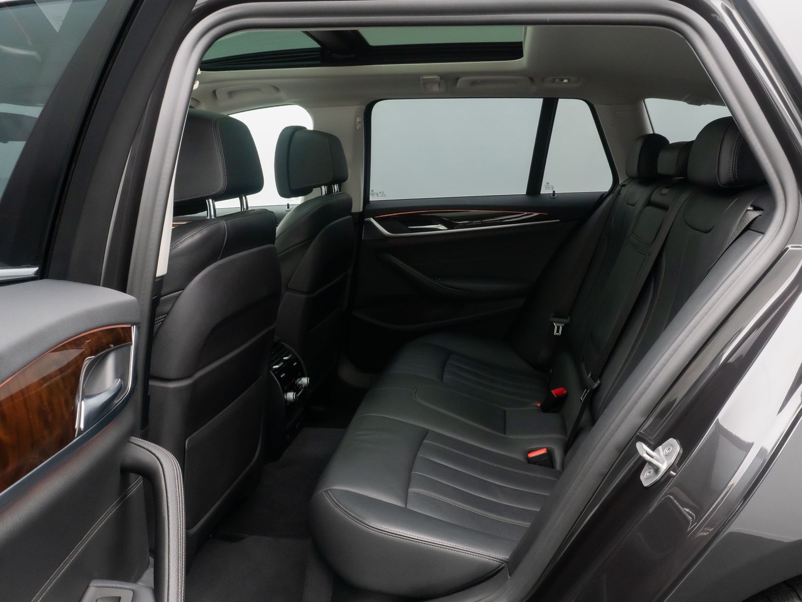 Fahrzeugabbildung BMW 540i xD HUD Kamera MSport Komfort Panorama19Zoll