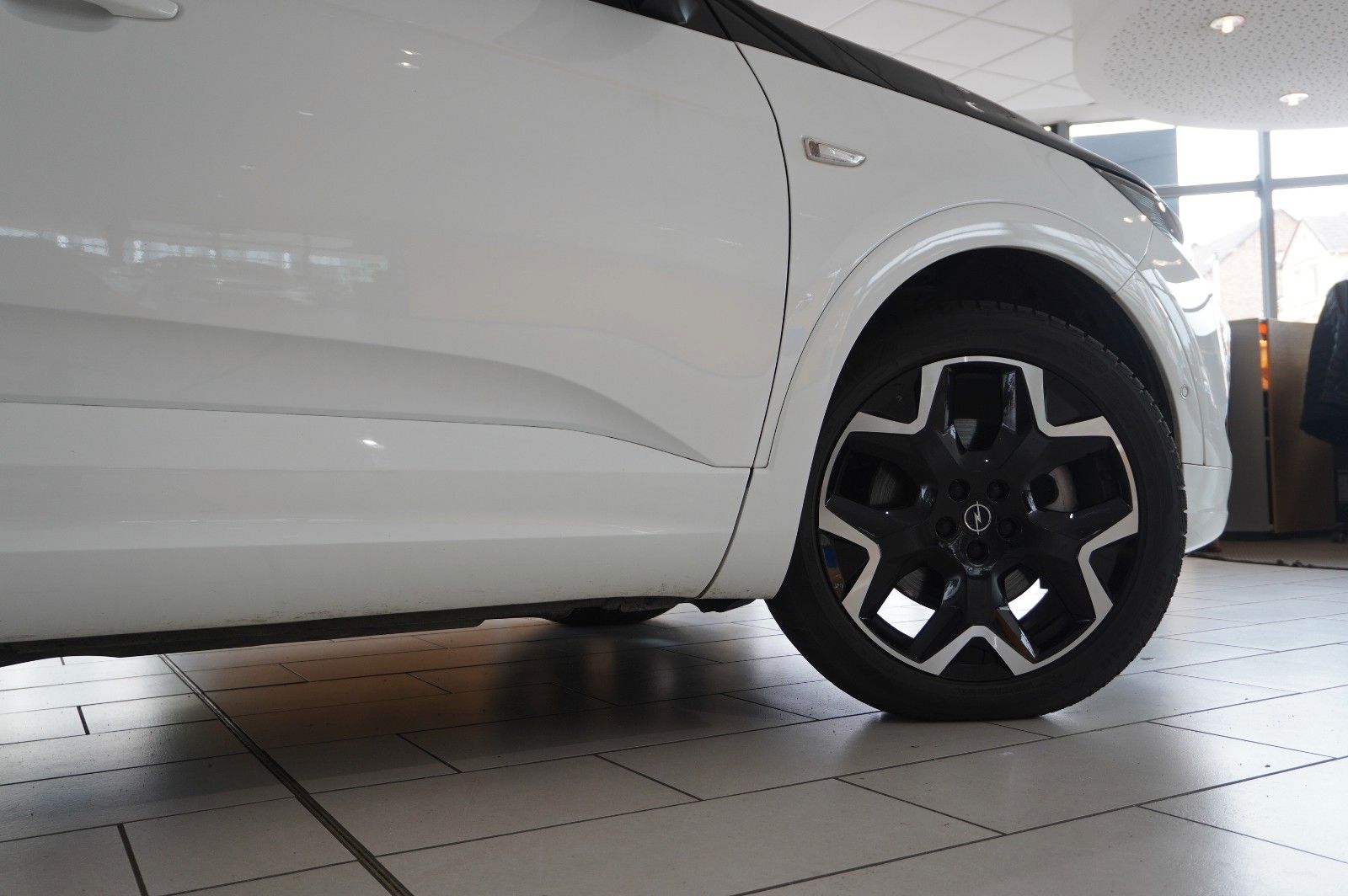 Fahrzeugabbildung Opel Grandland (X) 1.6T GSe HYBRID 4X4 NAVI/LED/SPORT
