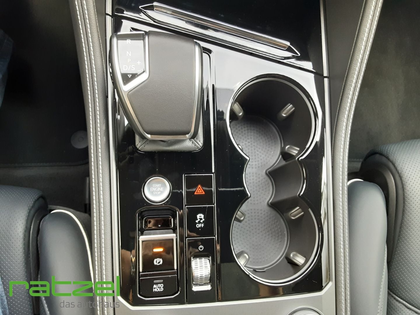 Fahrzeugabbildung Volkswagen Touareg Elegance 3.0 V6 TDI 4MOTION 8-Gang Aut.