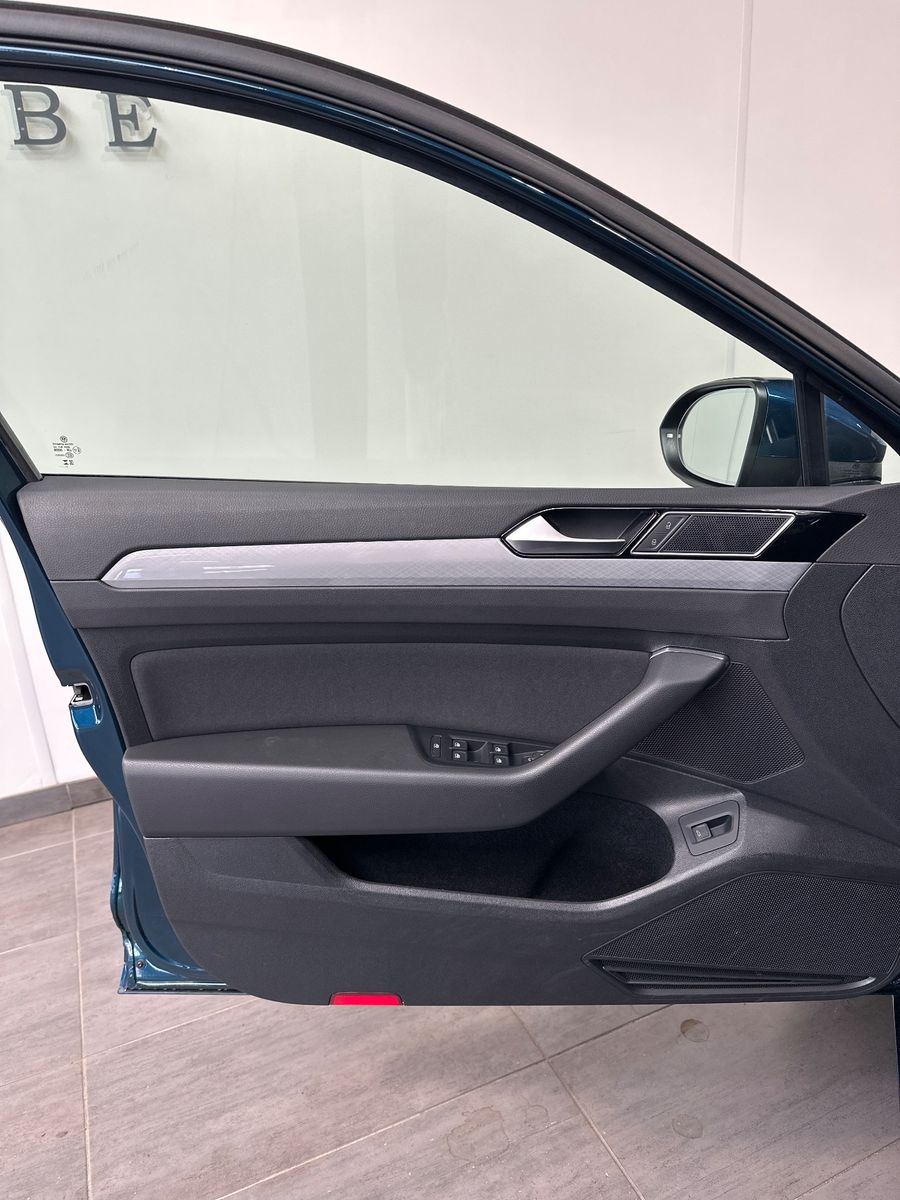 Fahrzeugabbildung Volkswagen Passat Variant 2.0 TDI DSG Business NAV+LED+ACC