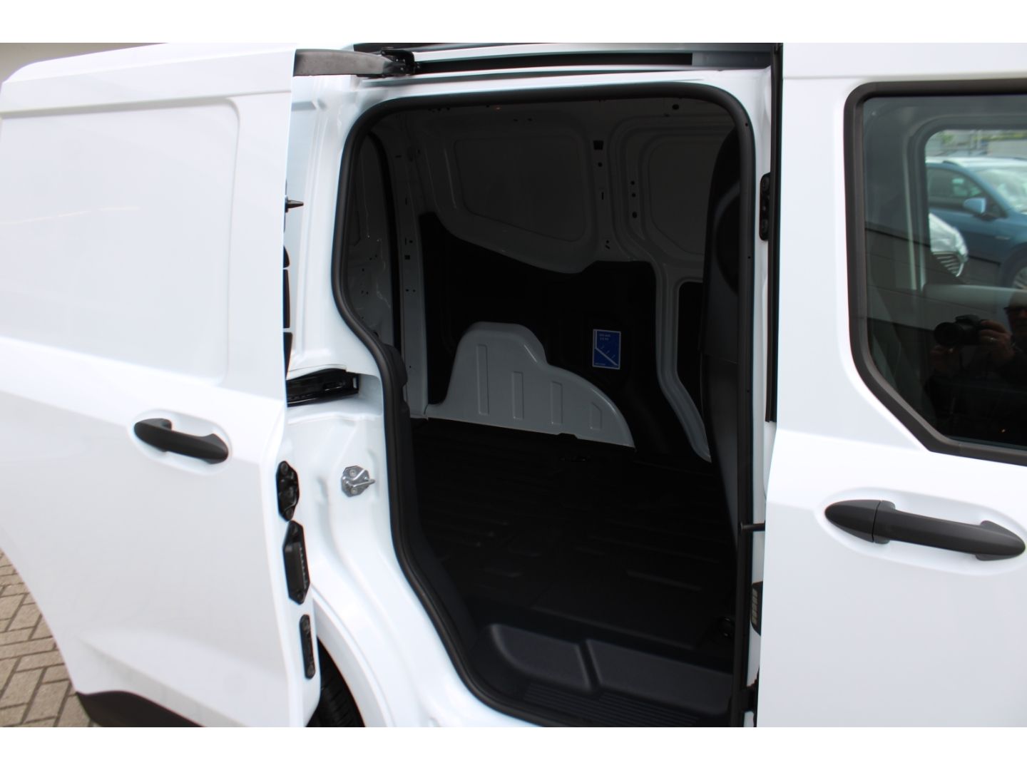 FORD Transit Courier 1.0 EcoBoost Trend Full Link PDC - Image 9