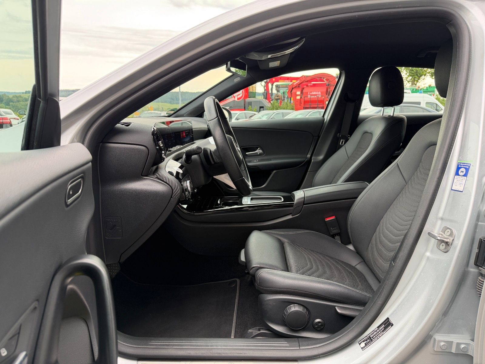 Fahrzeugabbildung Mercedes-Benz A 200 AHK+LED+Carplay+R-Kamera+SHZ+IHC