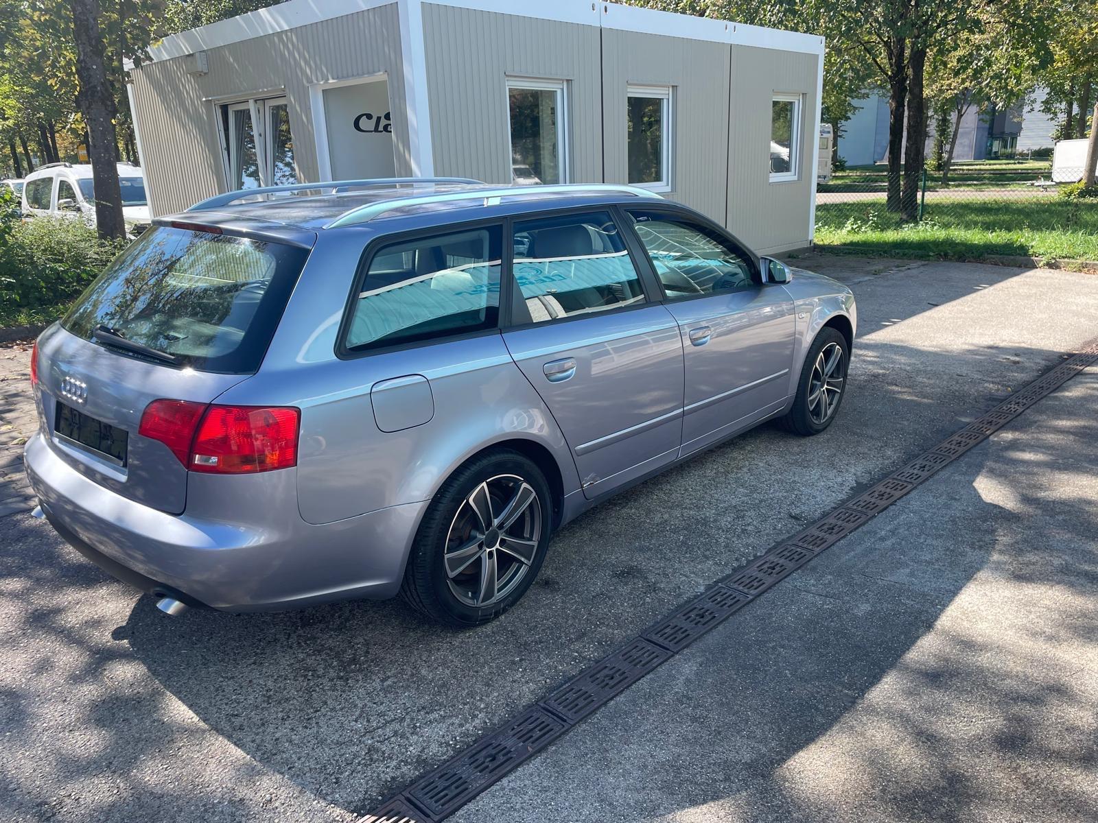 Audi A4 2006 — салон