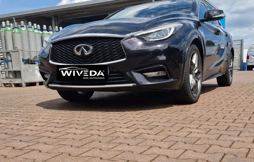 INFINITI Q30