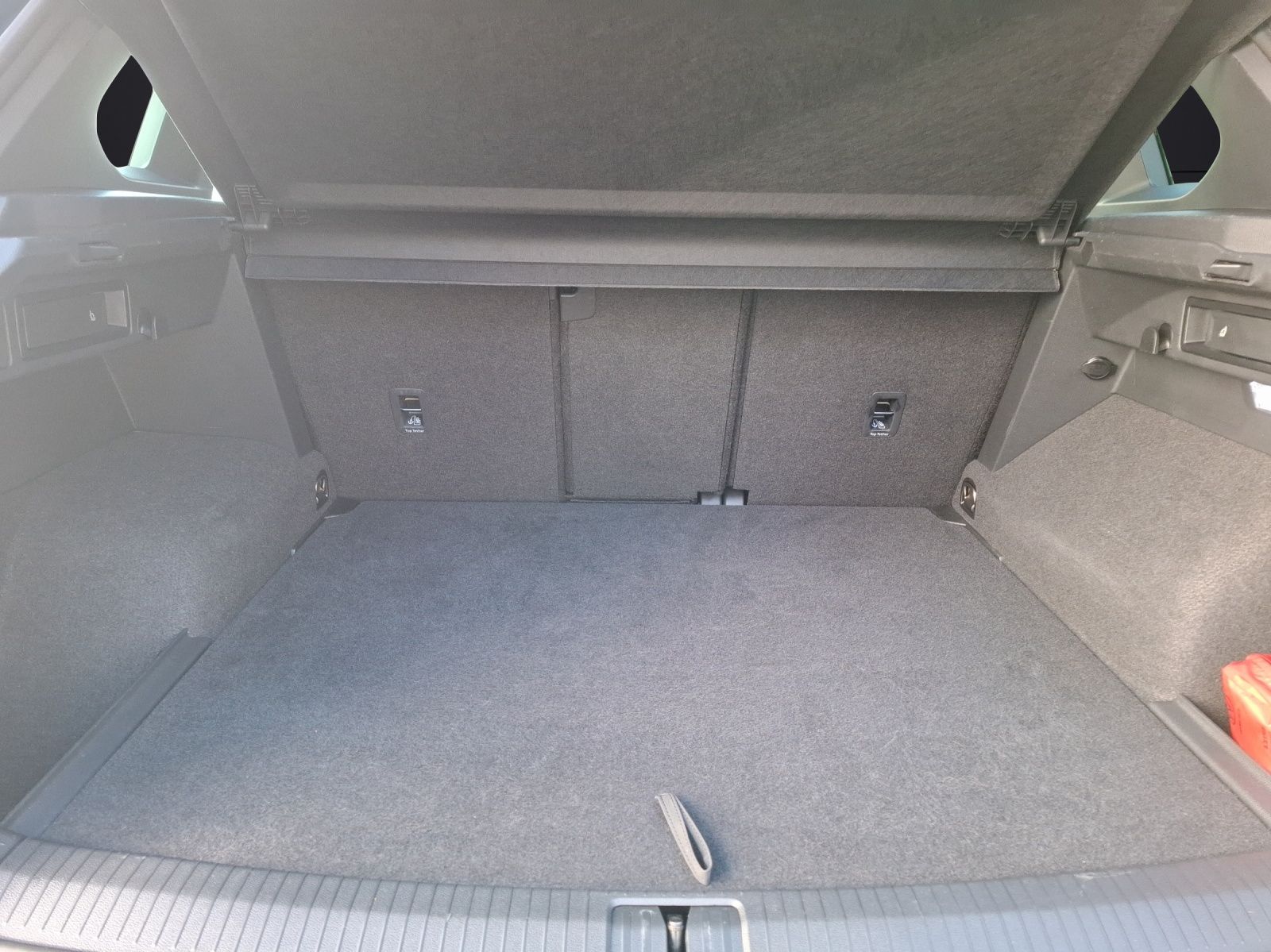 Fahrzeugabbildung Volkswagen Tiguan TSI R-line DSG Matrix Navi AID ACC 360° P