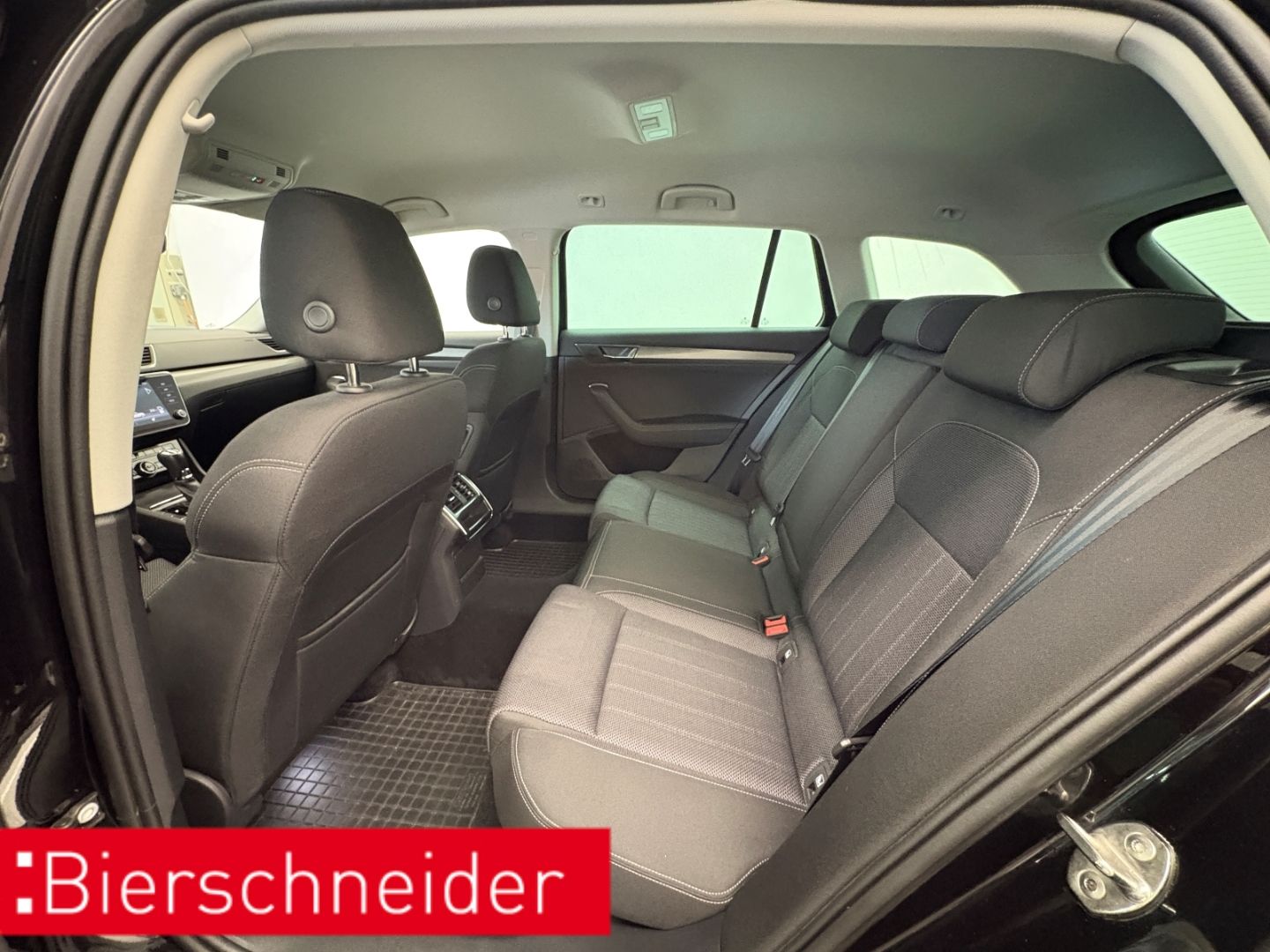 Skoda Superb Combi 2.0 TDI DSG Style MATRIX VIRTUAL AH foto 10