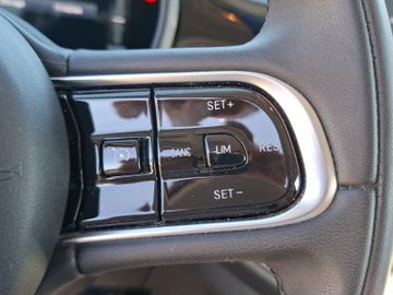 Fiat 500 e Icon KeyLess+Navi+LM+SoundSys+SpurH+AUT