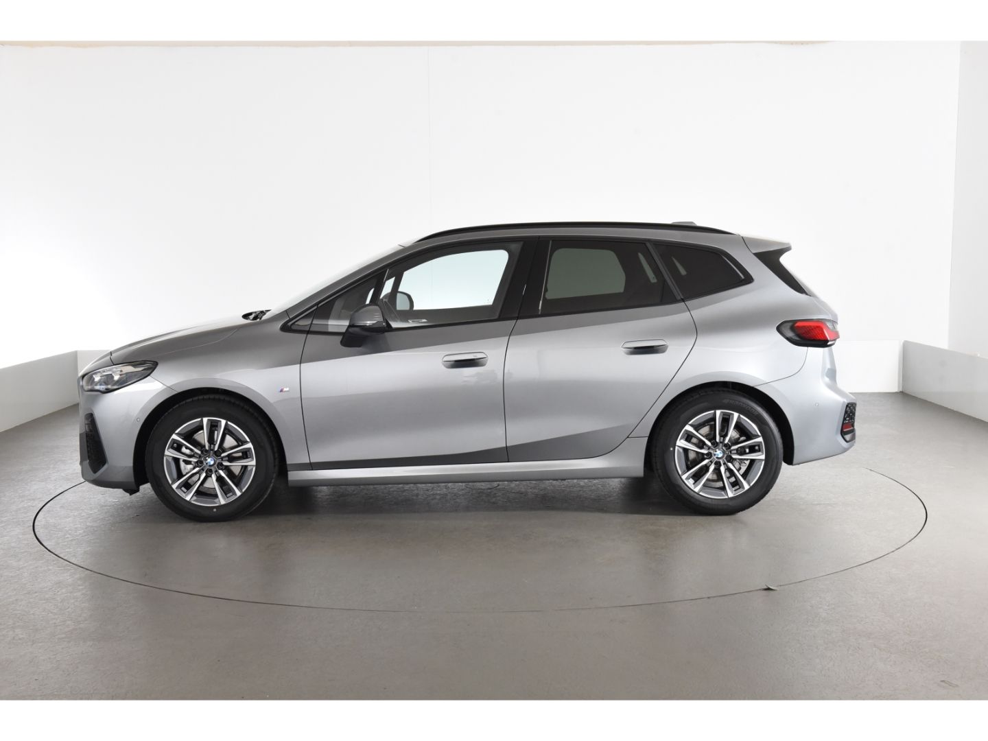BMW 220 Active Tourer i M Sport Anhängerkupplung Len imagem 3
