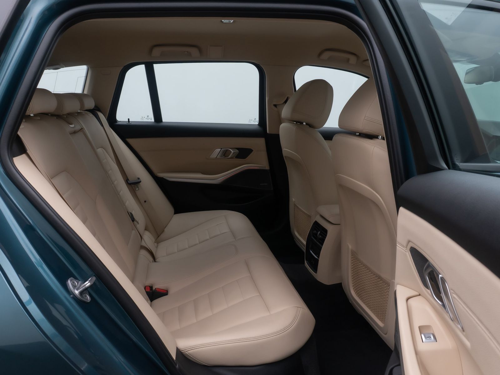 Fahrzeugabbildung BMW 330e xD Alarm HUD H/K DAB Memory Leder Sport