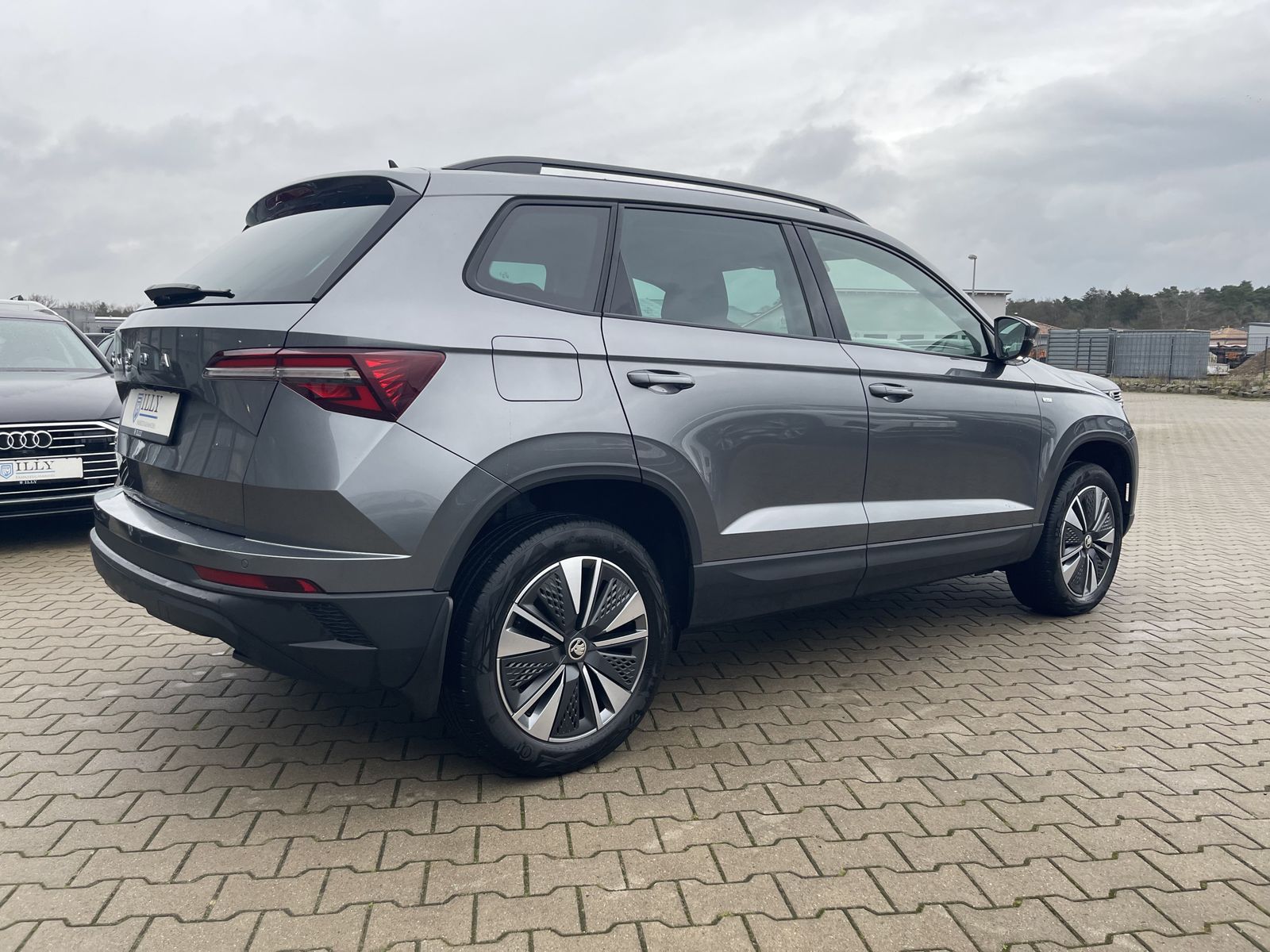 Fahrzeugabbildung SKODA Karoq Ambition 1.5 TSI*AHK*STHZ*LED*Cam*ACC*