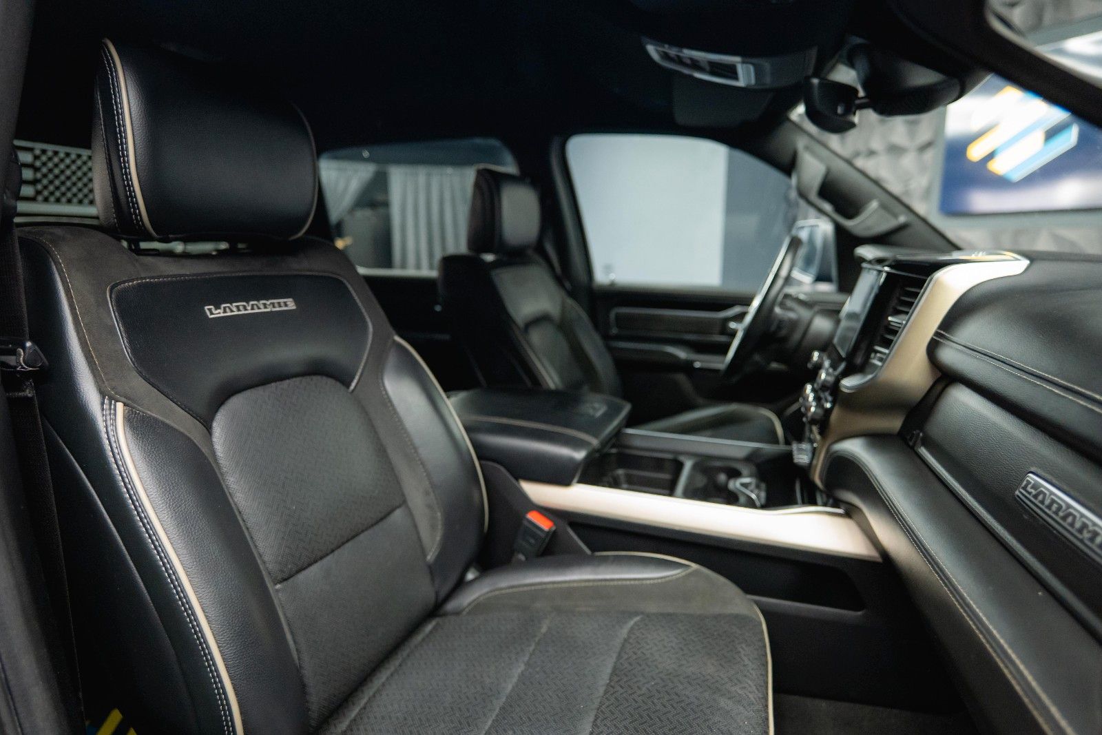 Fahrzeugabbildung Dodge RAM 5.7 V8 HEMI 4x4 LARAMIE RamBox Airmatic 19%