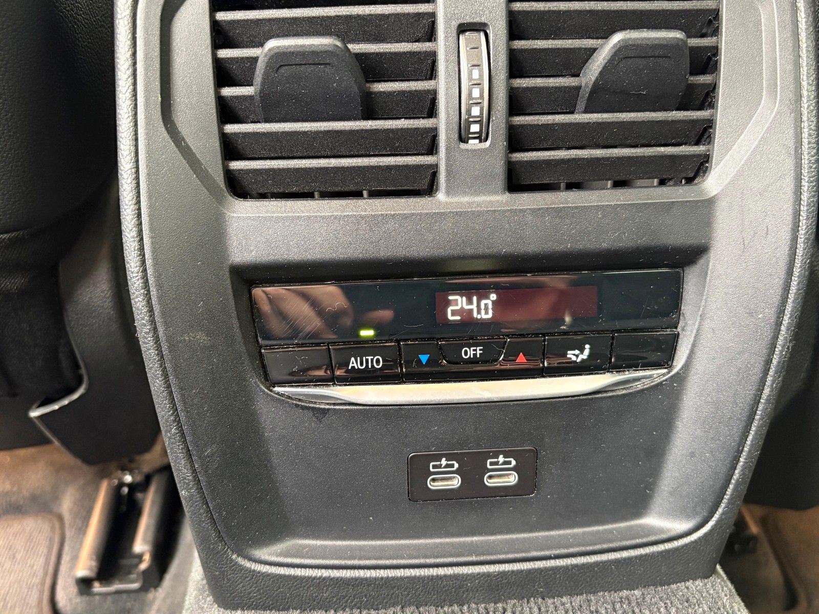 Fahrzeugabbildung BMW 318d Tour Aut. SPORT LINE Navi LED AHK Leder 1HD