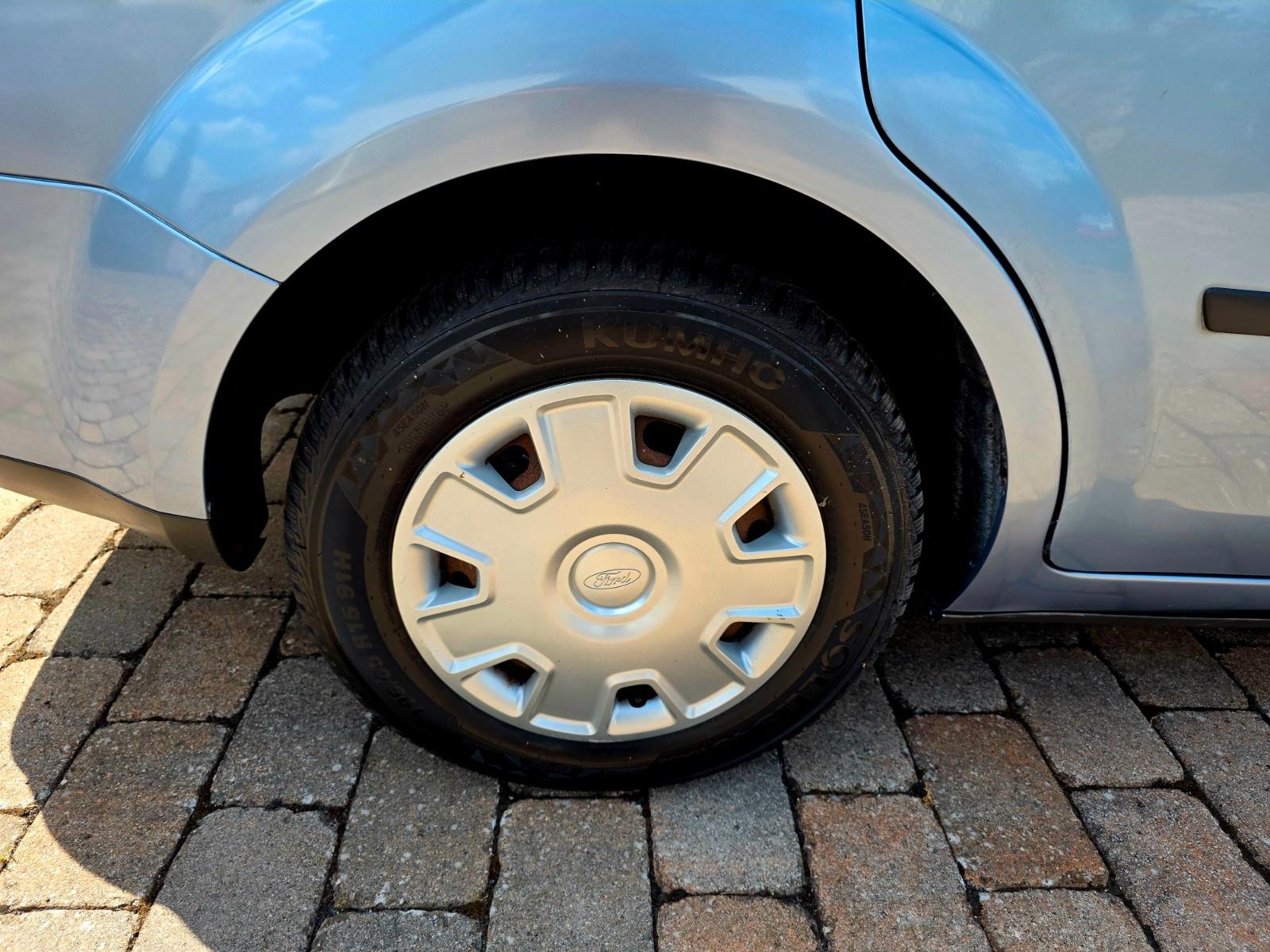 Ford Focus 2006 — photo 31