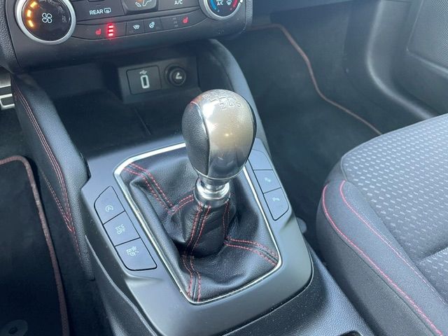 Fahrzeugabbildung Ford Focus ST-Line totWinkAss Kamera LED SpurhalteAss