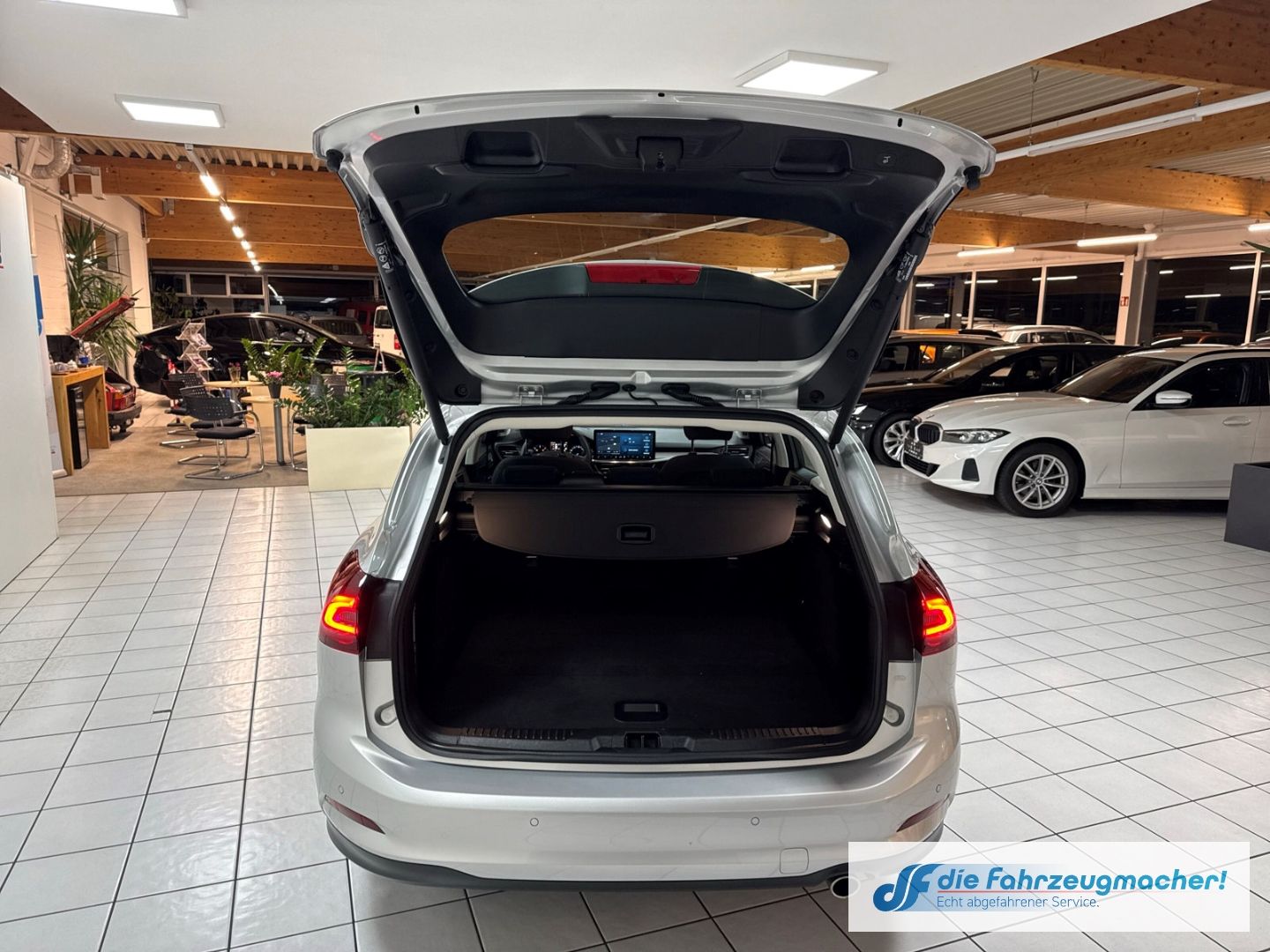 Fahrzeugabbildung Ford Focus Turnier Titanium Navi LED ACC El. Heckklap