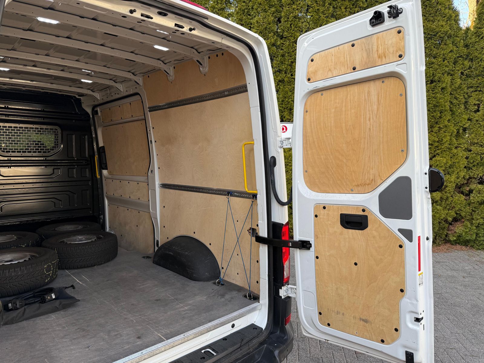 Fahrzeugabbildung Volkswagen e-Crafter Kasten35 L3H3 LED+NAV+SHZ+KAM+CARP+DAB