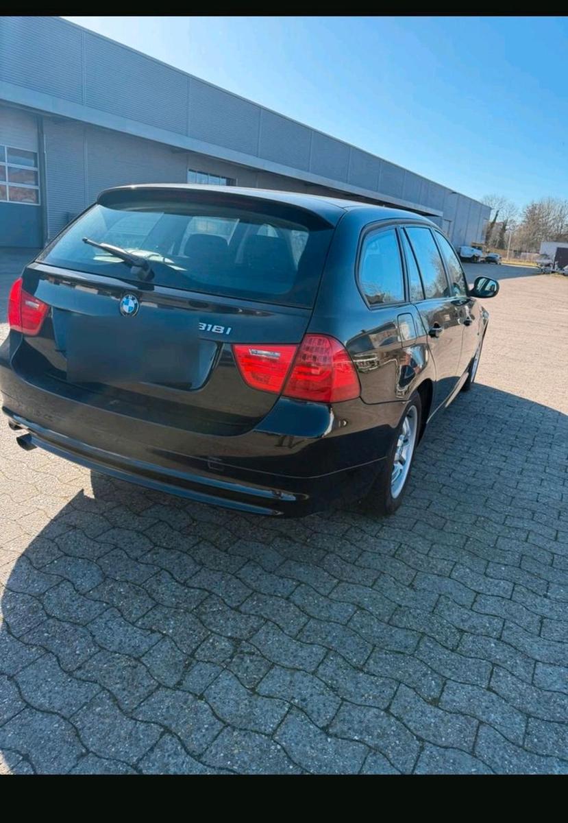 BMW 318 2009 — photo 5