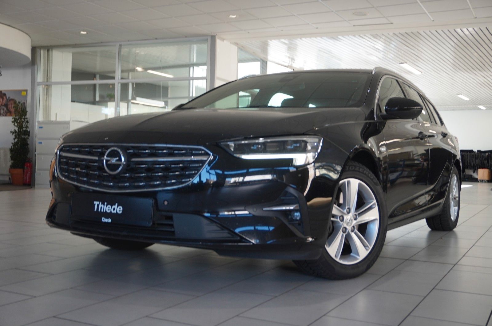 Fahrzeugabbildung Opel Insignia B ST 2.0T ELEGANCE NAVI/LED/VIRT./DAB+