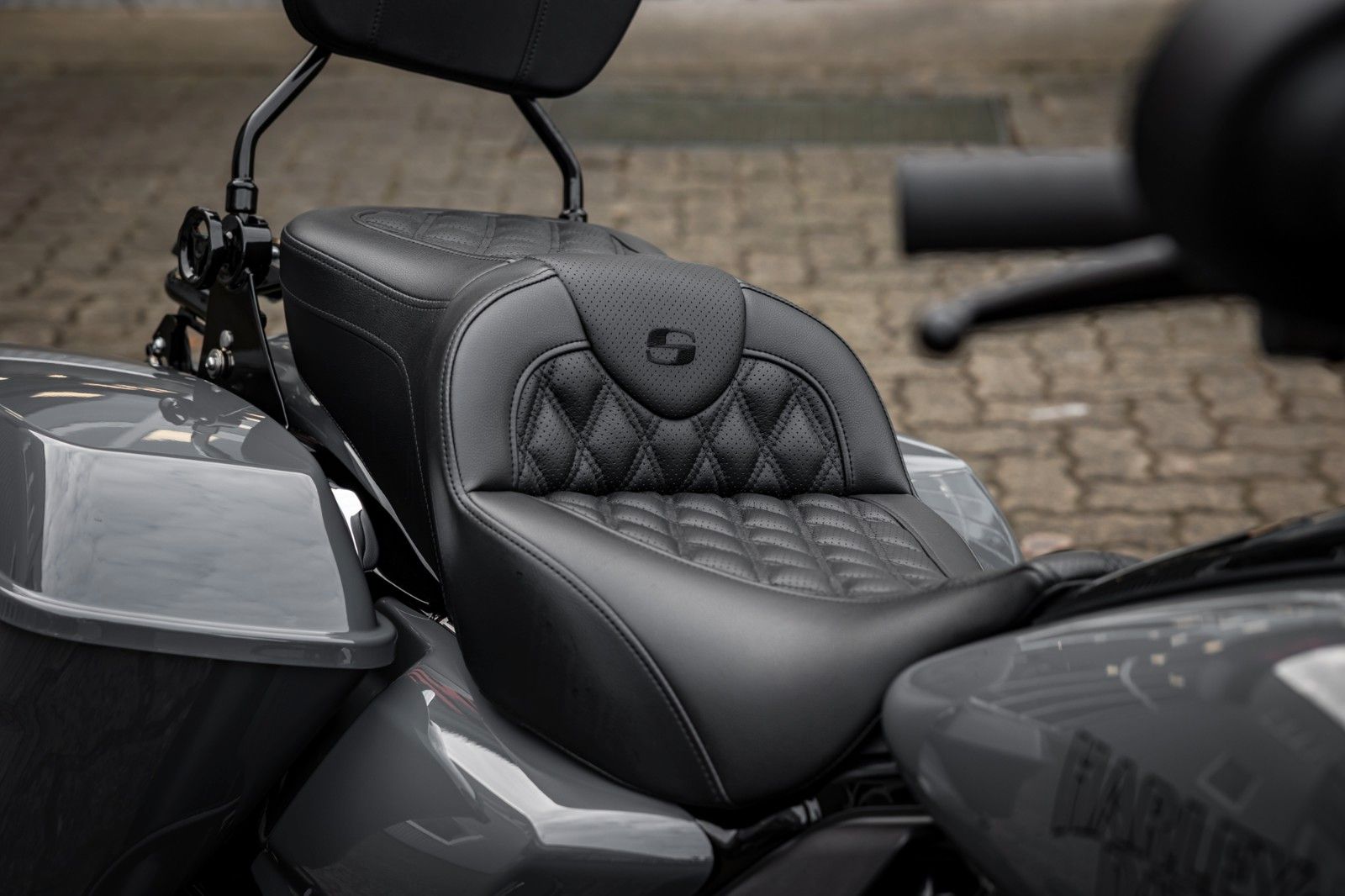 Fahrzeugabbildung Harley-Davidson FLHXST STREET GLIDE ST 117 - Jekill & Hyde -