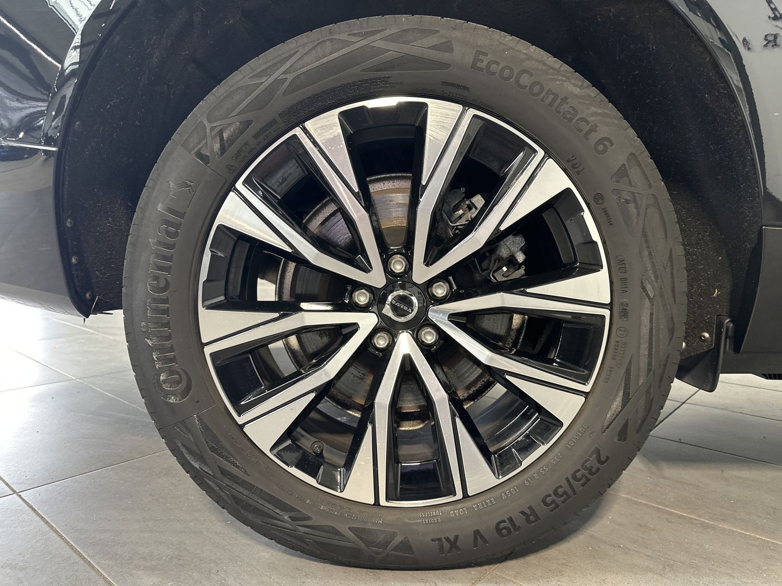 Fahrzeugabbildung Volvo XC60 B4 AWD Plus Dark NAV+LED+ACC+AHK+PANO+VCOCK