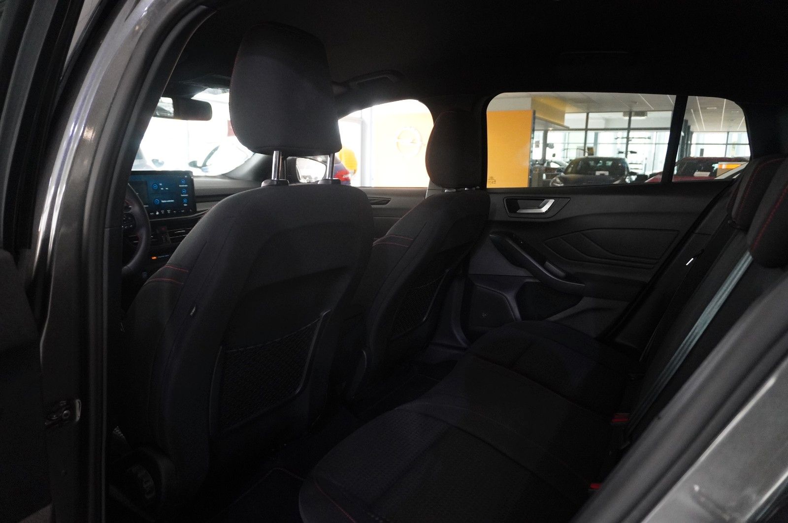 Fahrzeugabbildung Ford Focus Turnier 1.0 ST-LINE X NAVI/LED/KAMERA/DAB+