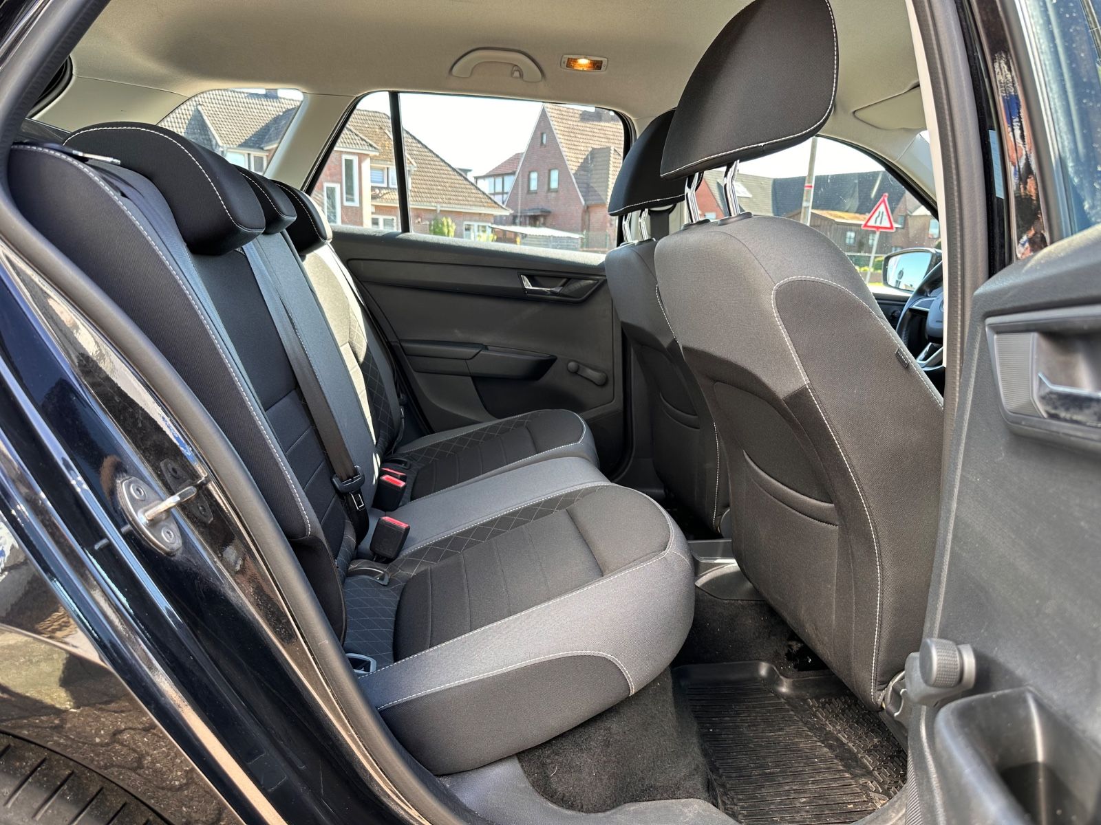 Fahrzeugabbildung SKODA Fabia Combi 1.0 TSI Ambition SHZG/PDC/BT/LM