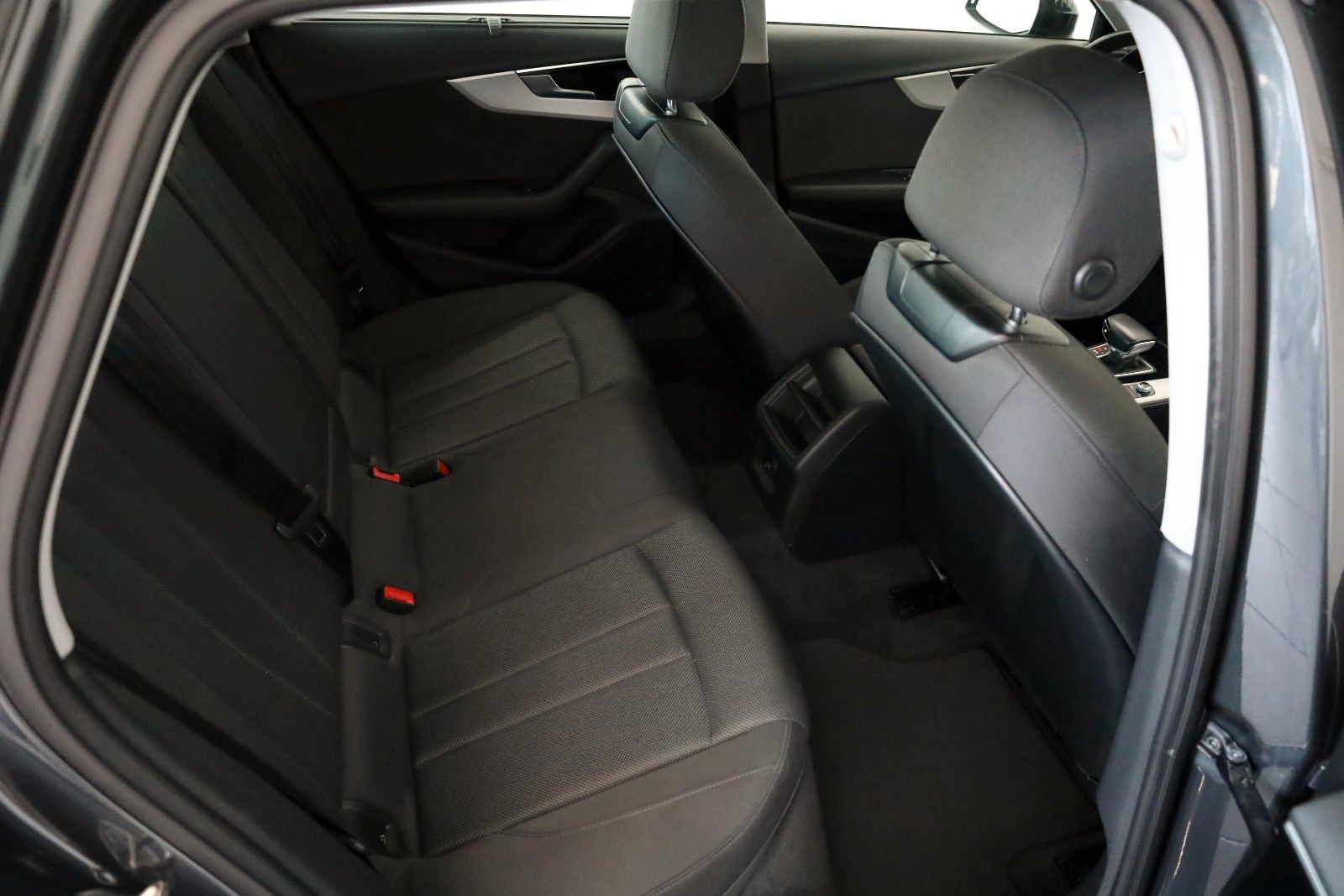 Fahrzeugabbildung Audi A4 Avant 35 TDI advanced Navi,LED,Panorama,SH,