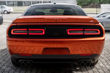 Dodge Challenger - 8