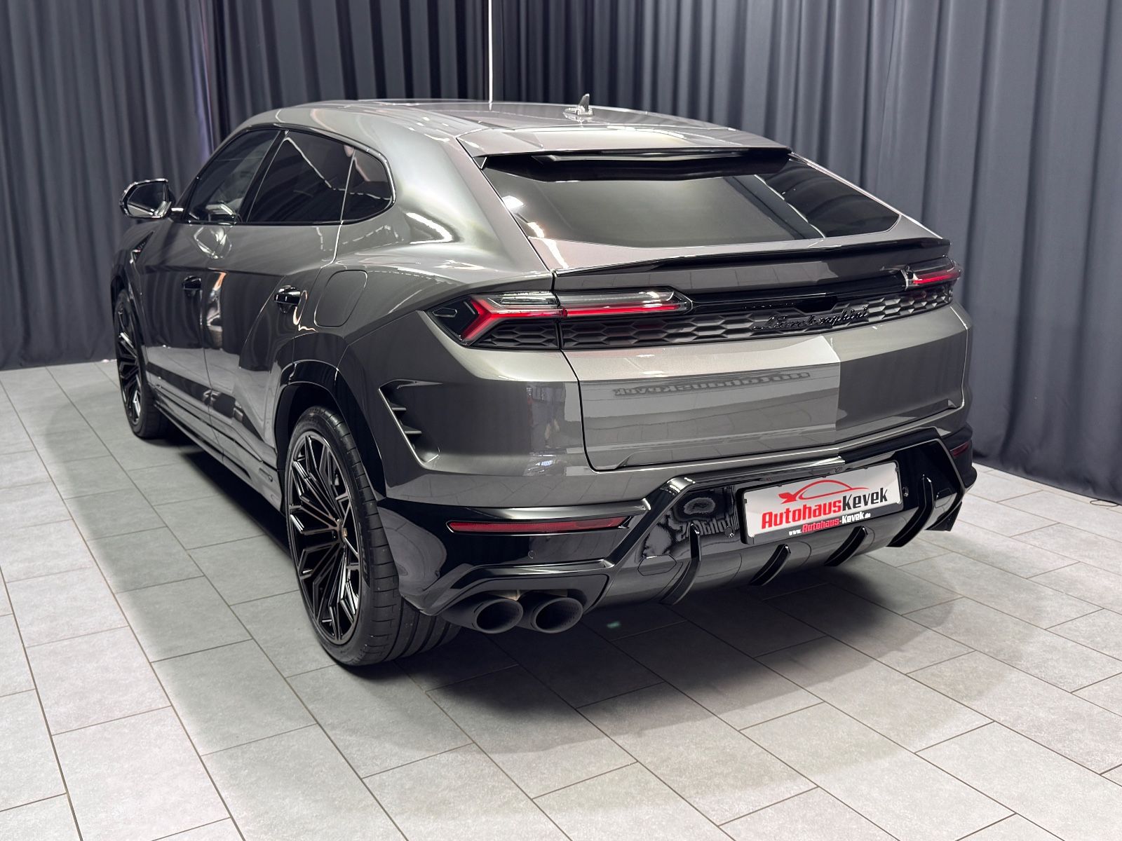 Fahrzeugabbildung Lamborghini URUS SE|BANG/OLUFSEN|PANO|MY25|BLANCO COC