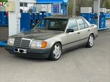 Mercedes-Benz Mercedes 230E W124, H-Kennzeichen, 38 Jahre - Mercedes-Benz 230 Limousine H kennzeichen mit Benzin-Antrieb