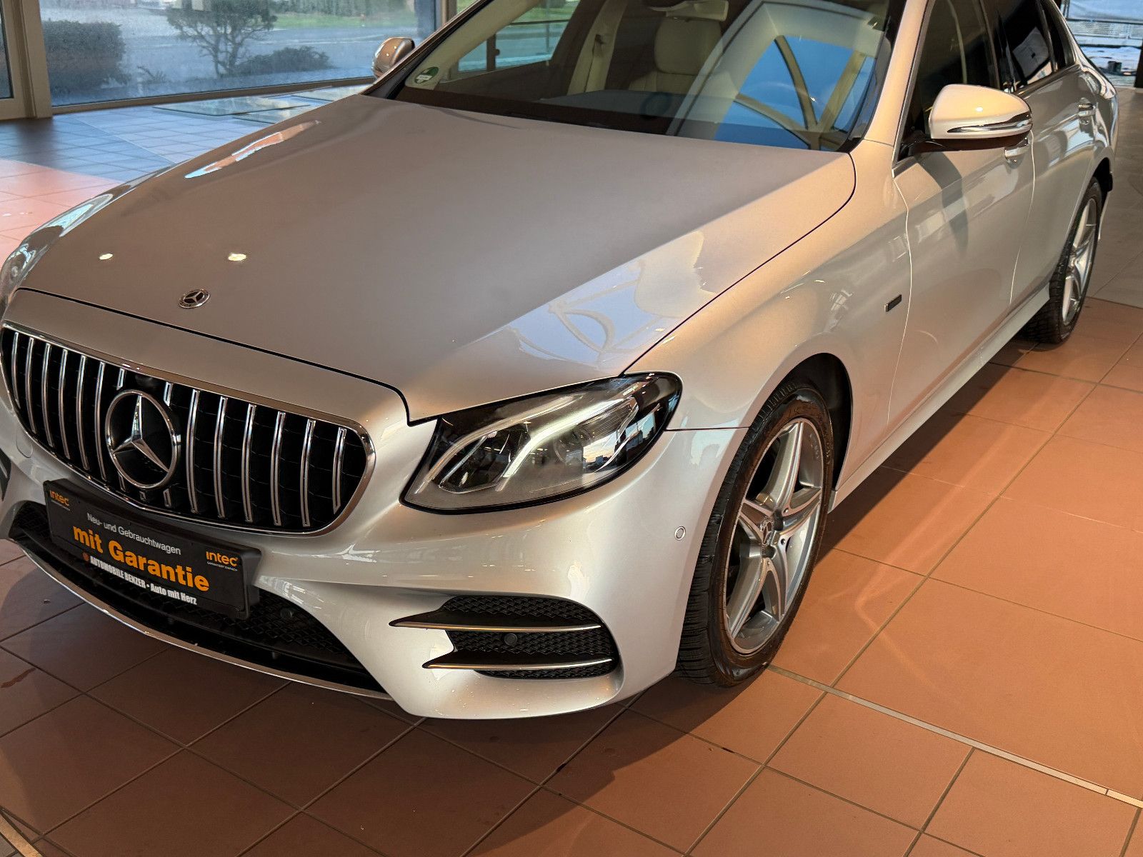 Fahrzeugabbildung Mercedes-Benz E 300 de/AMG/HEAD-UP/VIRTUAL/AMBIENTE/BURMESTER/