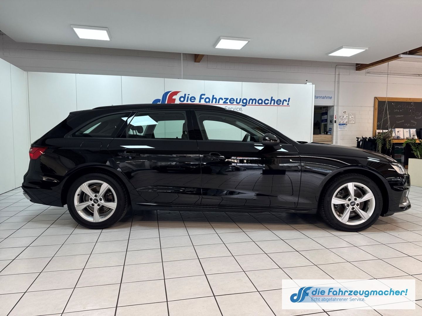 Fahrzeugabbildung Audi A4 Avant 35 TDI advanced 2.0 Navi LED 3-Zonen-Kl