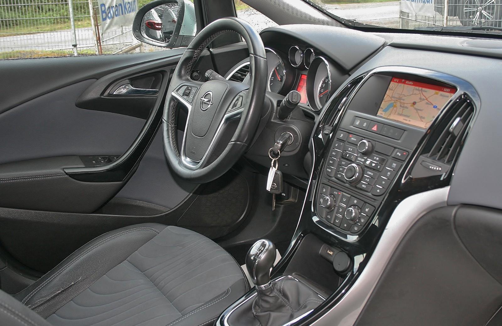 Opel Astra 2015 — photo 13