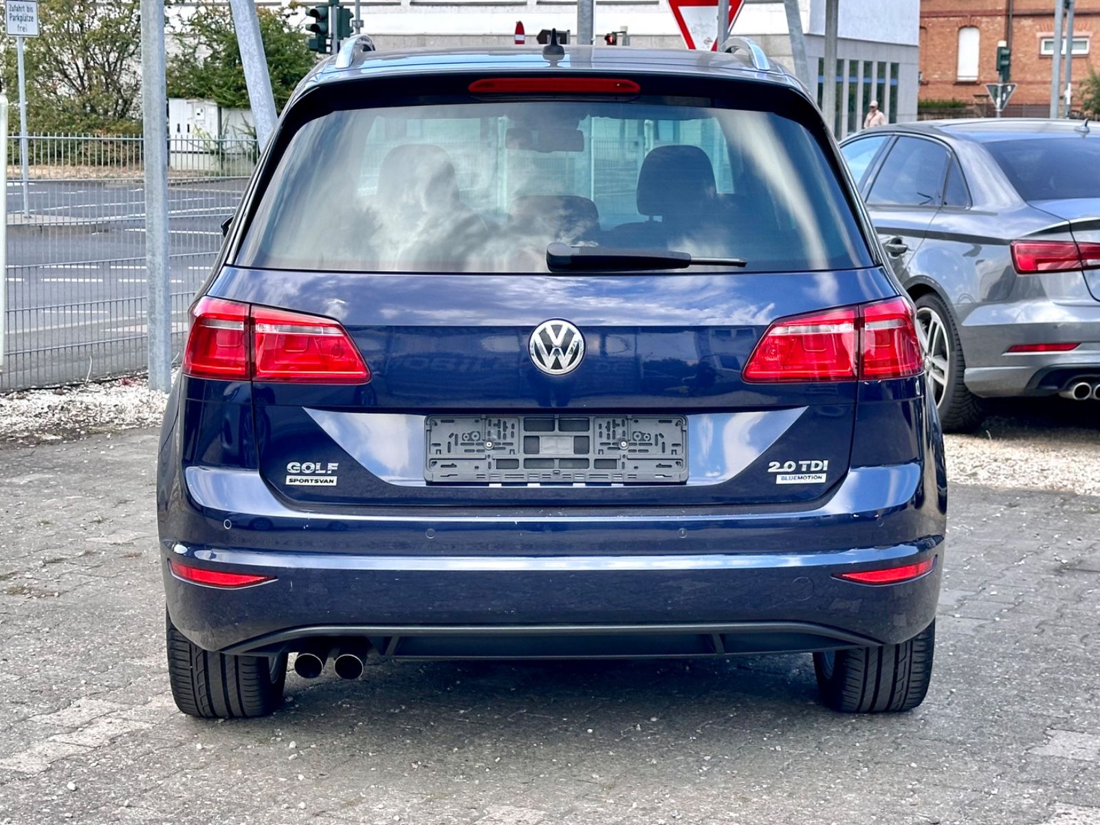 Fahrzeugabbildung Volkswagen GOLF SPORTSVAN 2.0 TDI*AHK+ACC+DSG+LED*
