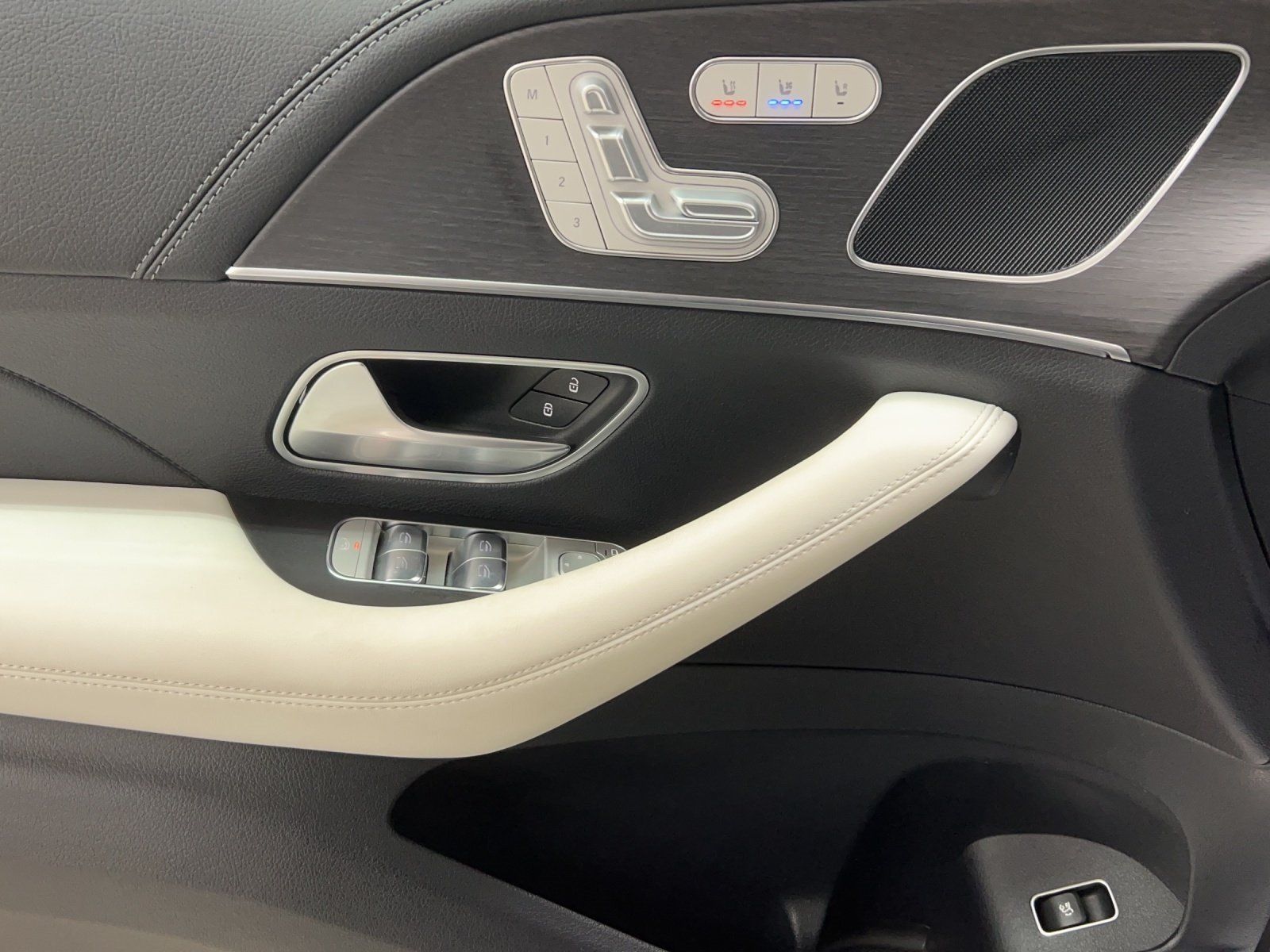 Fahrzeugabbildung Mercedes-Benz GLE 300d Cpé AMG FondTV AIRMATIC Pano DISTRO AHK