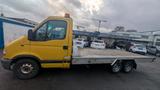 Renault Abschleppwagens - Renault Trafic aus 2002