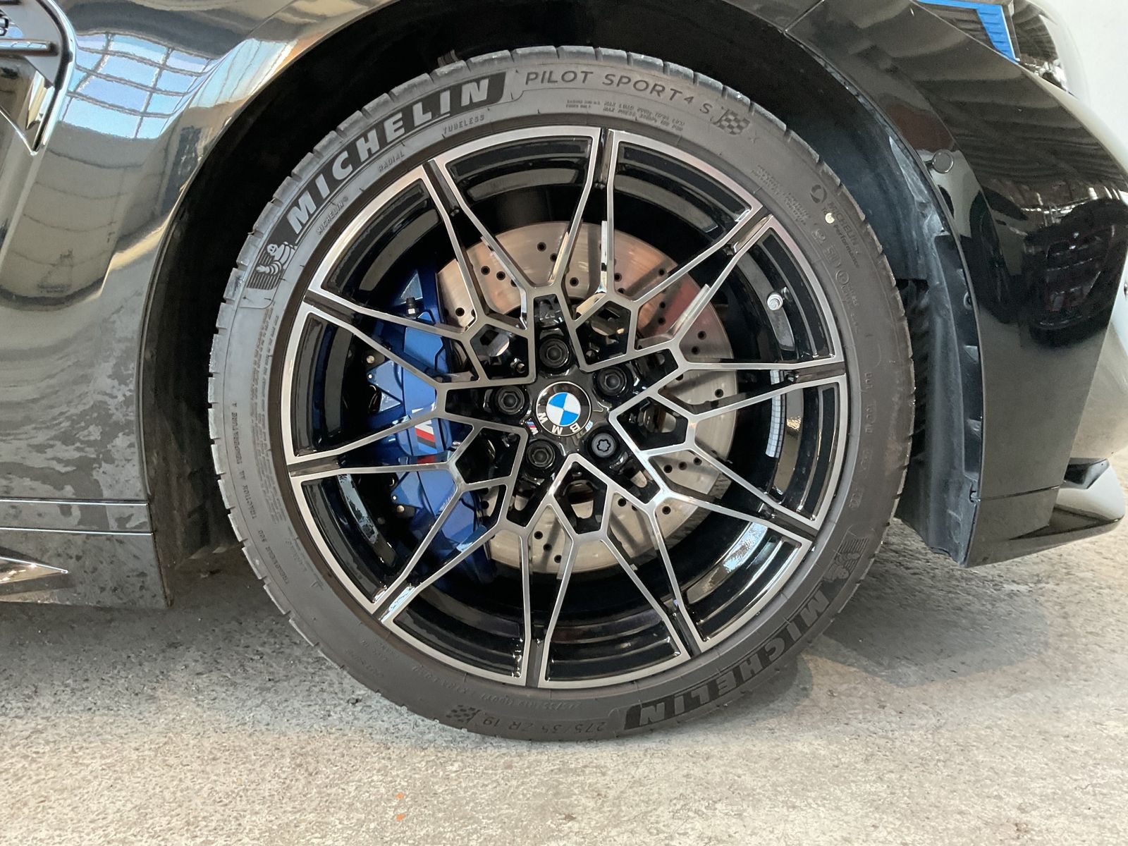Fahrzeugabbildung BMW M4 Competition Coupé HK HiFi Komfortzg.