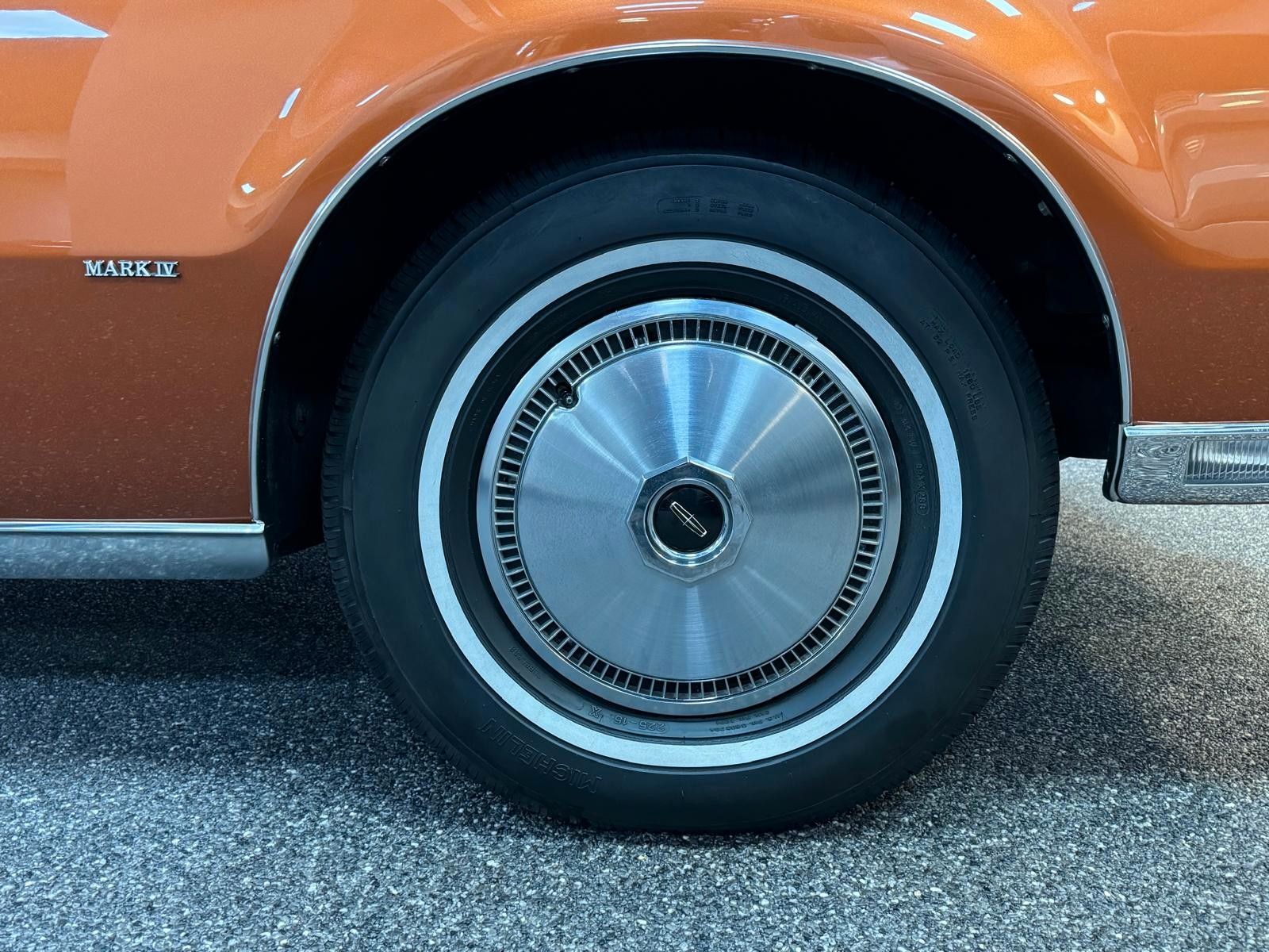 Fahrzeugabbildung Lincoln Continental MARK IV COUPE